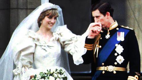 Lady Di und Prinz Charles bei ihrer Hochzeit