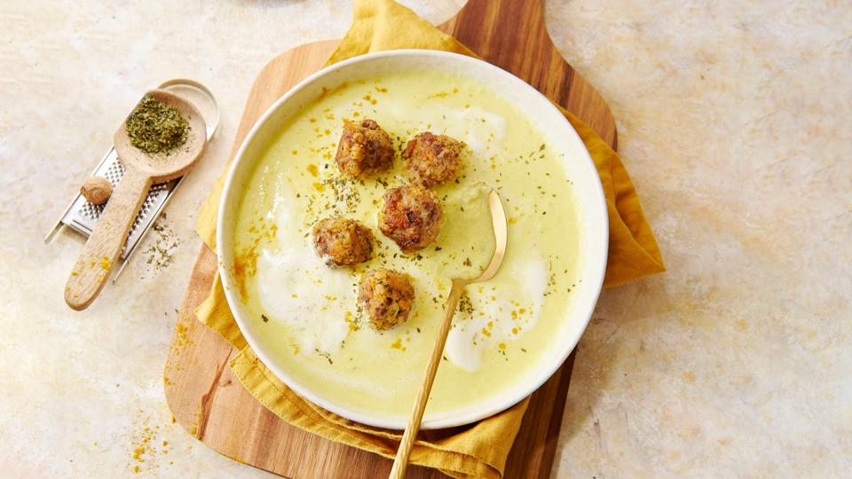 Blumenkohl-Curry-Suppe mit Hackbällchen