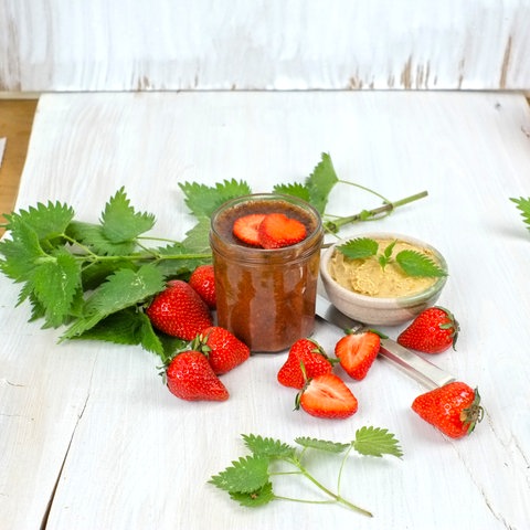  Erdbeer-Brennnessel-Marmelade 