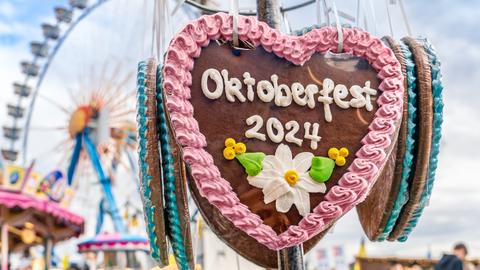 Lebkuchenherz mit der Aufschrift "Oktoberfest 2024"