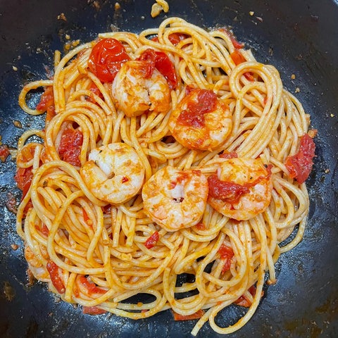 Spaghetti Mit Tomatensoße und Gambas