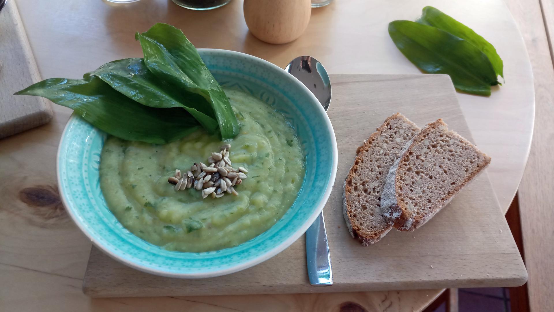 Manuela Arndt: Kartoffelsuppe klassisch mit zwei Varianten | hr1.de ...