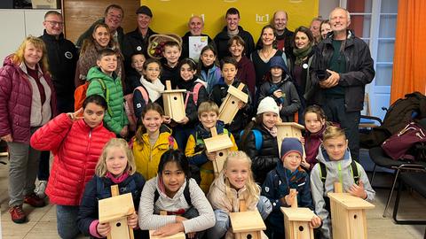 hr1-Greenteam: Gewinnübergabe mit Mathies Hohm in der ökologischen Forschungsstation Schlüchtern.