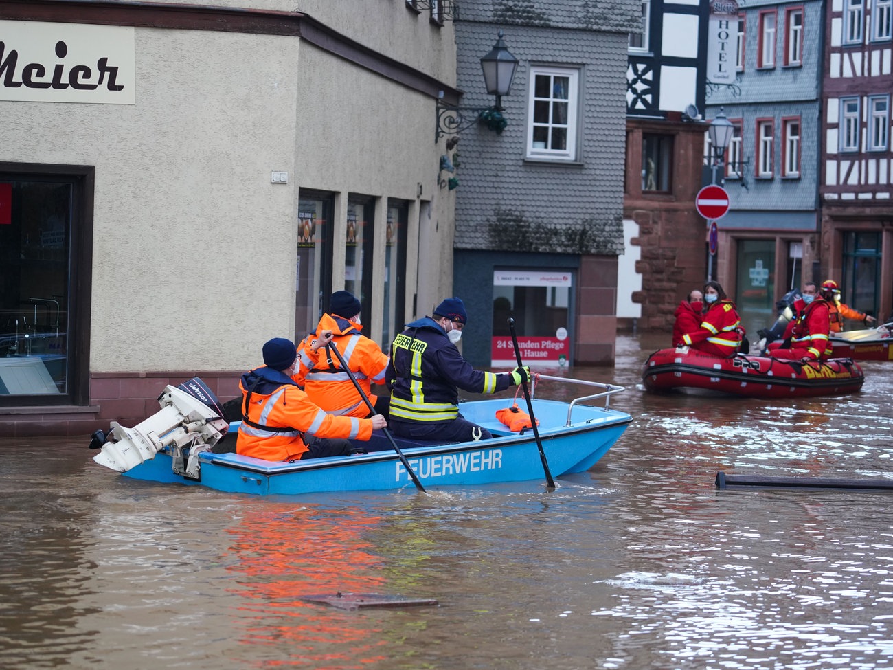 Hessenschau Hochwasser Video Hochwasser Setzt Budingen Unter Wasser Einwohner Halten Zusammen Hr Fernsehen De Sendungen Wir Verraten Ihnen Wie Sie Ihren Neubau Ausrusten Den Vorhandenen Keller Wasserdicht Machen Fenster Turen