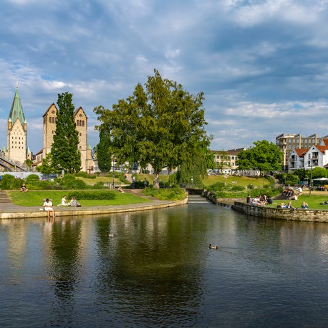 Paderquellen, Dom und Abdinghofkirche in Paderborn