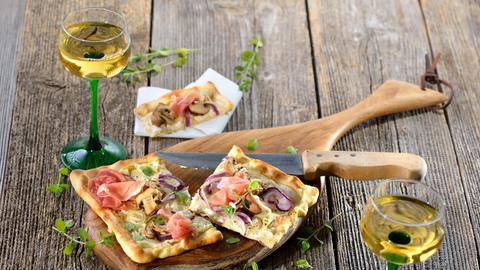 Südbadische Genüsse: Flammkuchen und Wein